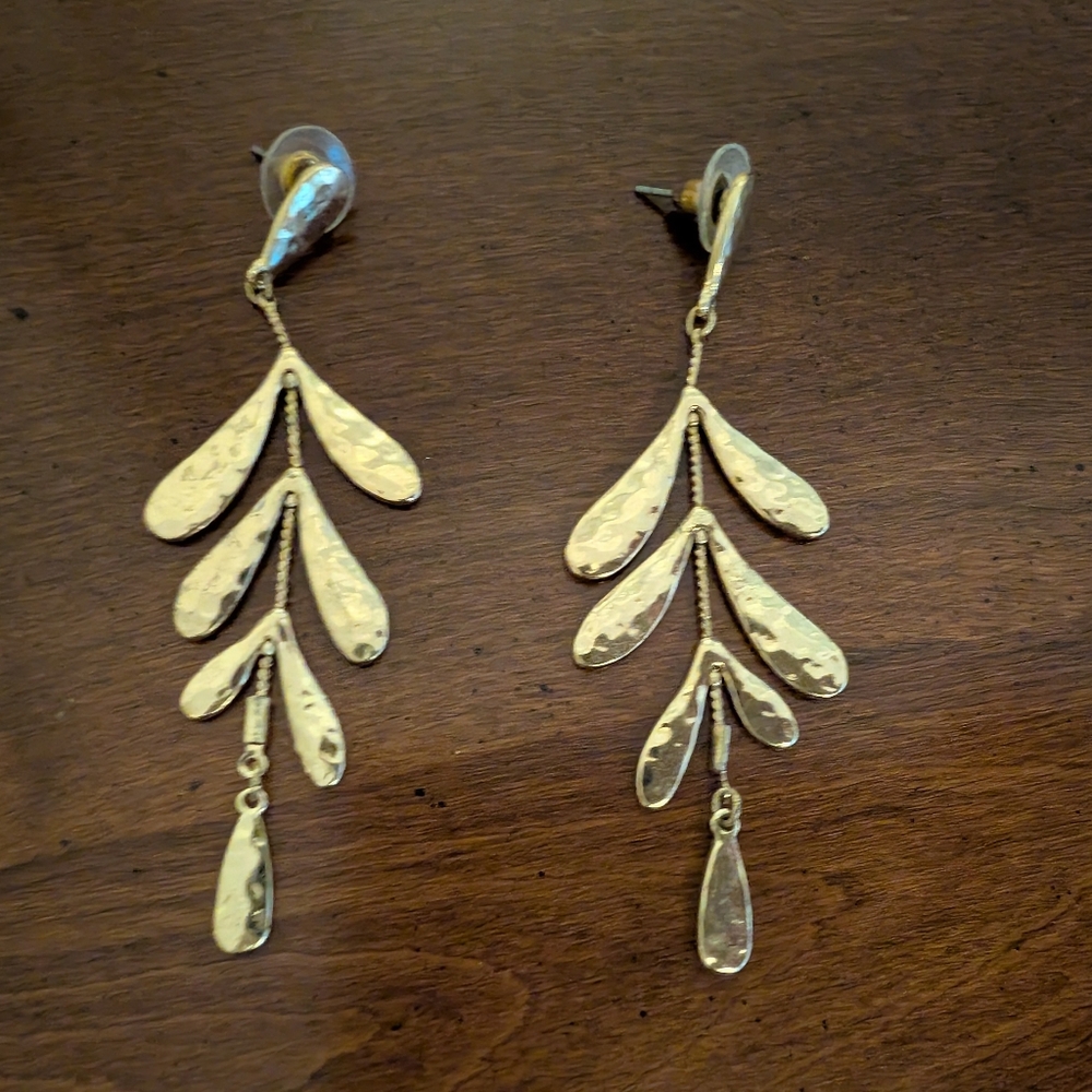 NWOT Magnolia Grace Autumn Leaf Drop Earring